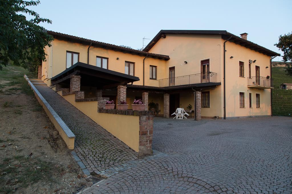 バローロ Agriturismo Il Ciabotヴィラ エクステリア 写真