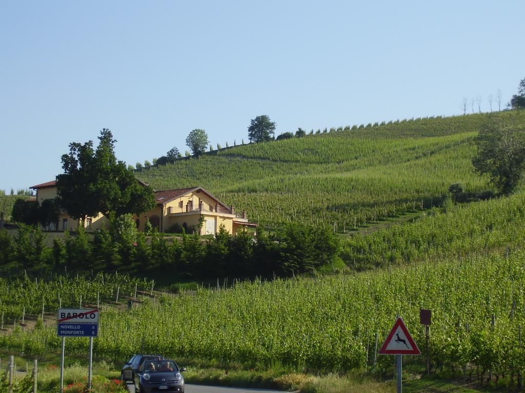 バローロ Agriturismo Il Ciabotヴィラ エクステリア 写真